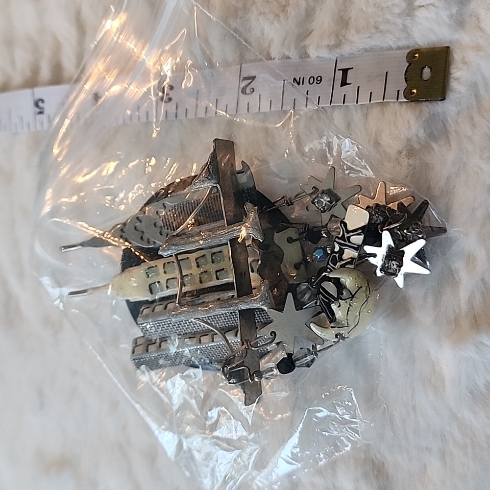**Rare** Lunch At The Ritz NEW YORK CITY LIGHTS SKYLINE DRIVE Pin Brooch Pendant - Picture 13 of 13